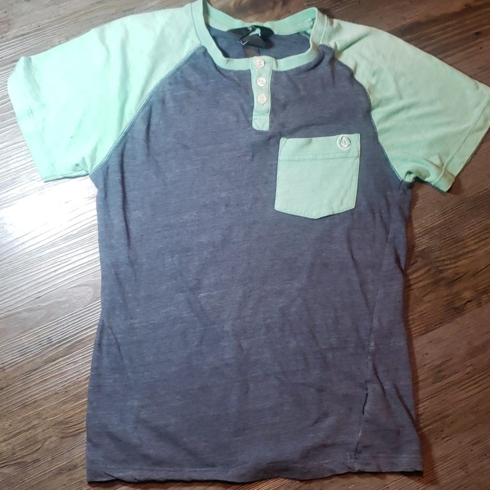 Volcom boys T shirt